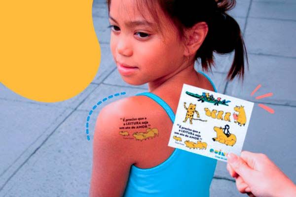 Foto do mimo literário tatuagem